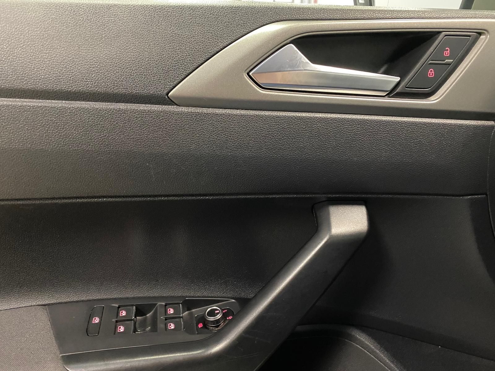 Fahrzeugabbildung Volkswagen Polo 1.0 TSI Comfortline PDC+SITZHEIZ+ALLWETTER+