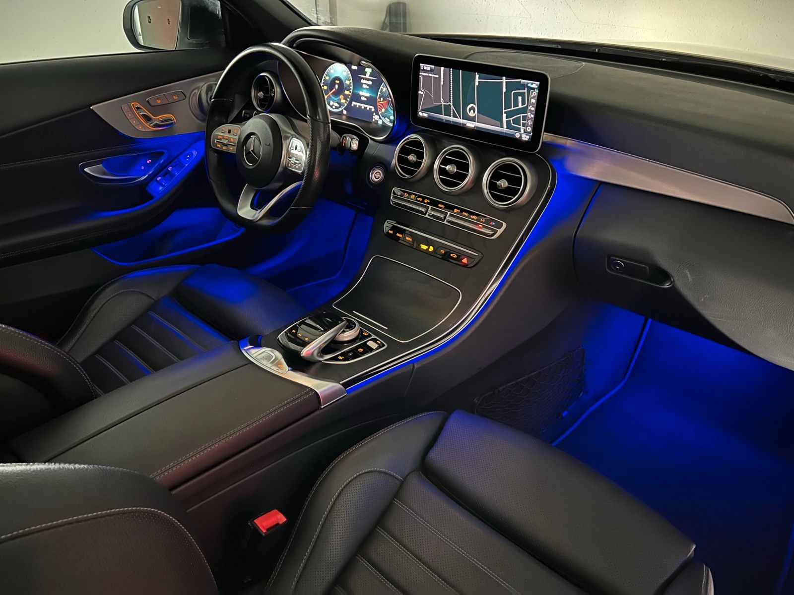 Fahrzeugabbildung Mercedes-Benz C 300 Cabrio AMG-LINE/VRTL COCPIT/360*/BURMESTER