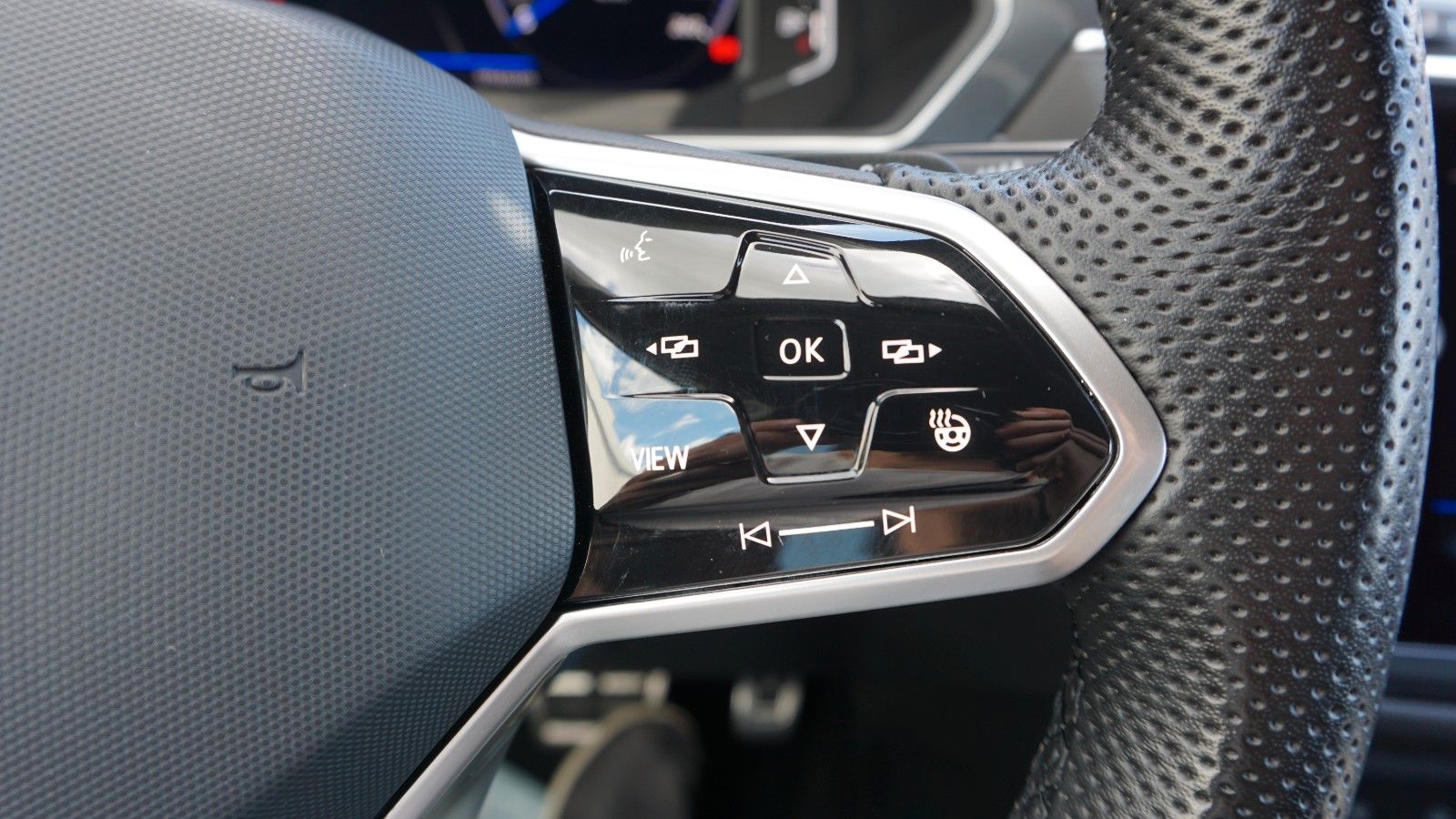 Fahrzeugabbildung Volkswagen Tiguan Allspace R-Line 4M LED,Navi,PDC,AHK