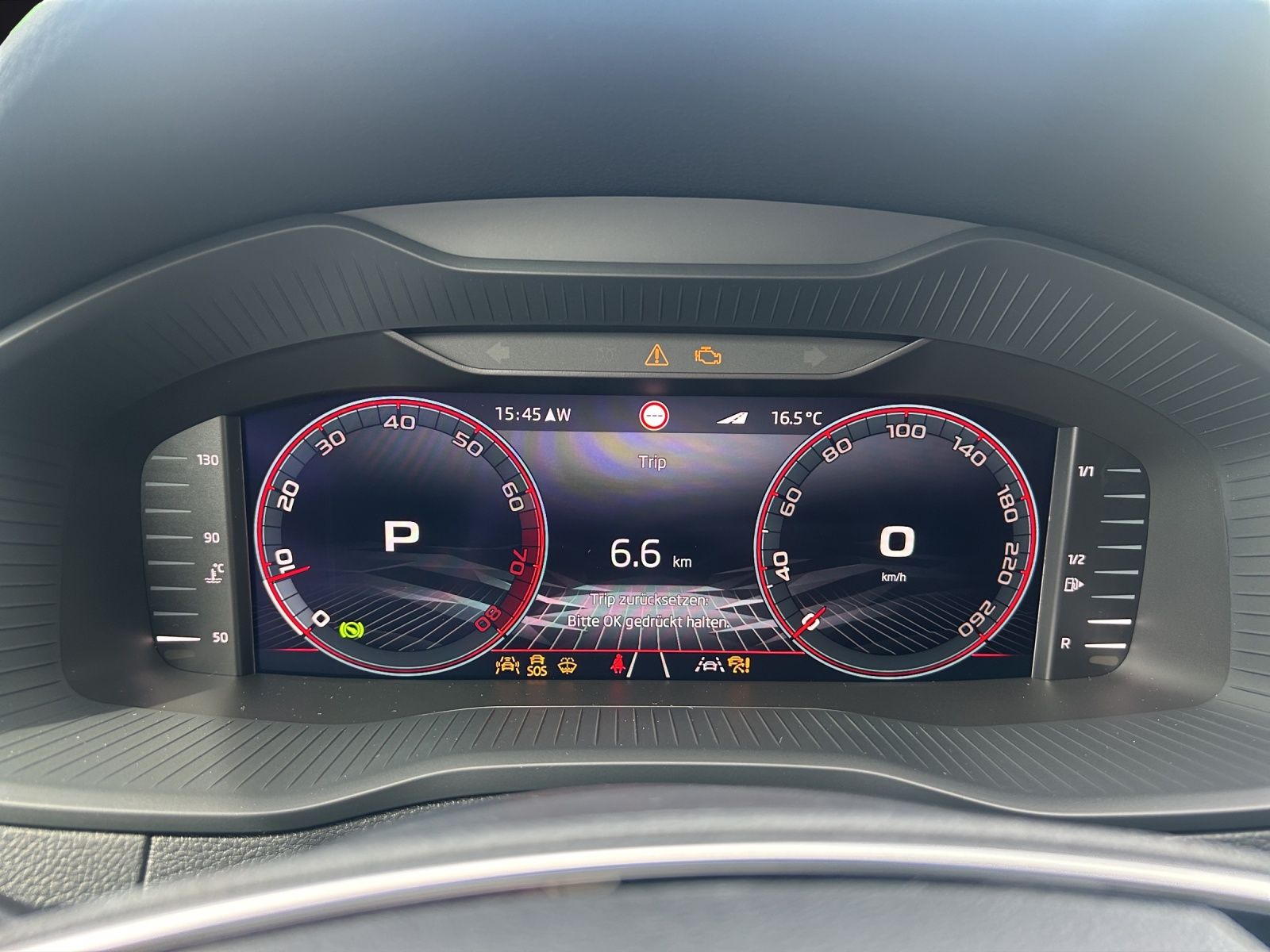Fahrzeugabbildung SKODA Karoq 2.0 TSI Sportline 4x4 AHK MATRIX ACC