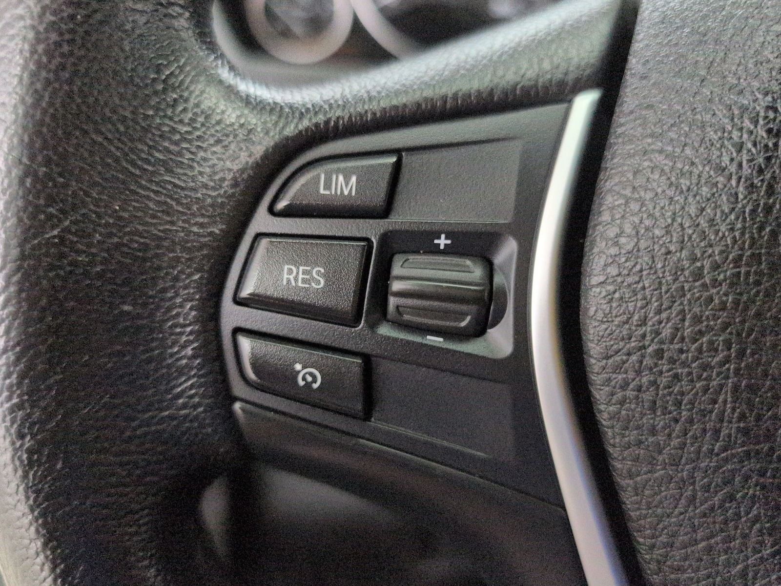 Fahrzeugabbildung BMW 320 d Touring xDrive * Leder * Bi- Xenon
