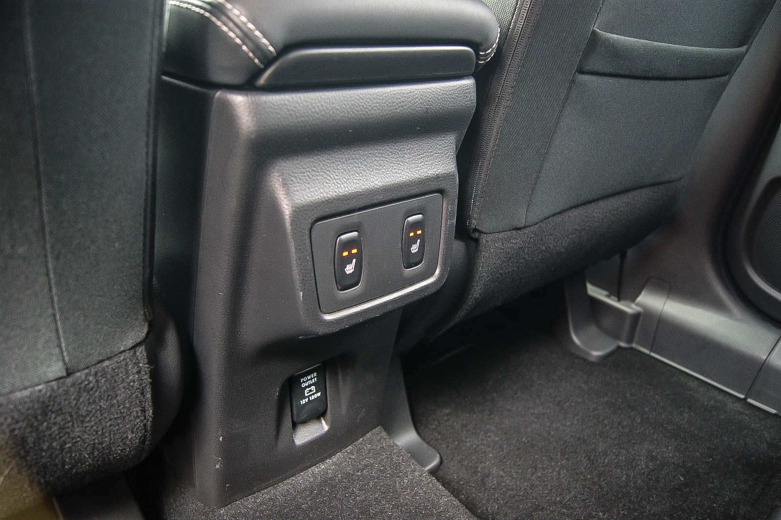 Fahrzeugabbildung Mitsubishi Eclipse Cross Intro Edition2WD 1HAND LED HEAD-UP