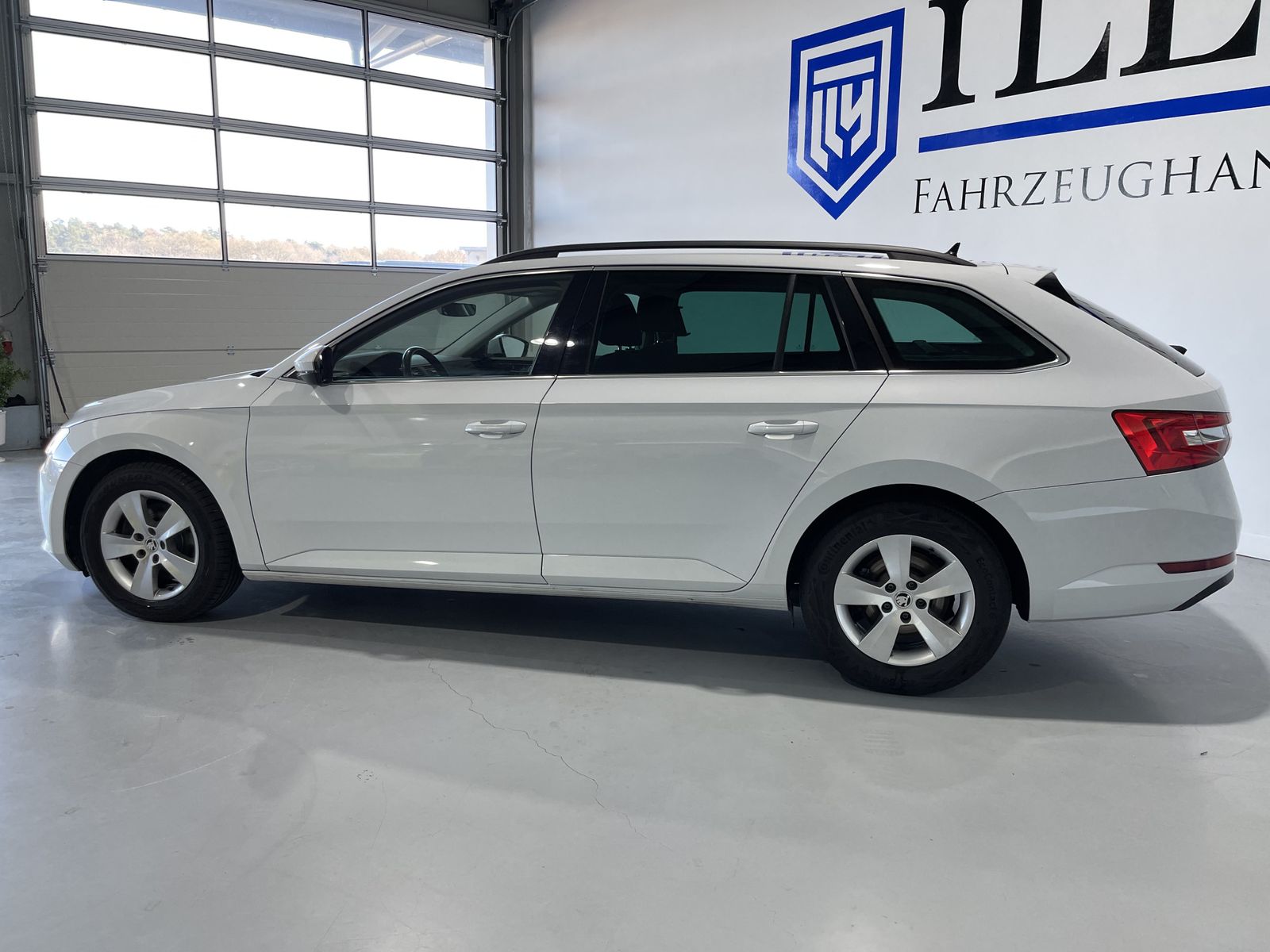Fahrzeugabbildung SKODA Superb Ambition 2.0 TDI*AHK*LED*Cam*Navi*