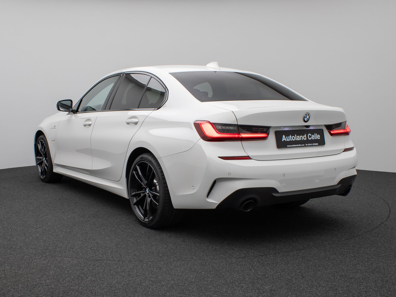Fahrzeugabbildung BMW 320e M Sport Kamer Laser HUD DAB H/K Komfort 19"