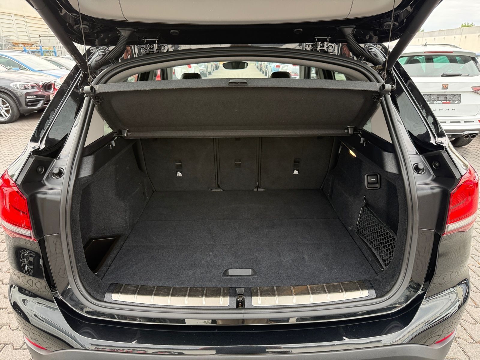 Fahrzeugabbildung BMW X1 sDrive18i Sport Line AMB DAB 1.HD