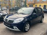 Dacia Sandero 1.2 Lauréate *KLIMA+PDC+1.HAND* 20.000KM - gebrauchte Dacia Sandero aus dem Jahr 2011