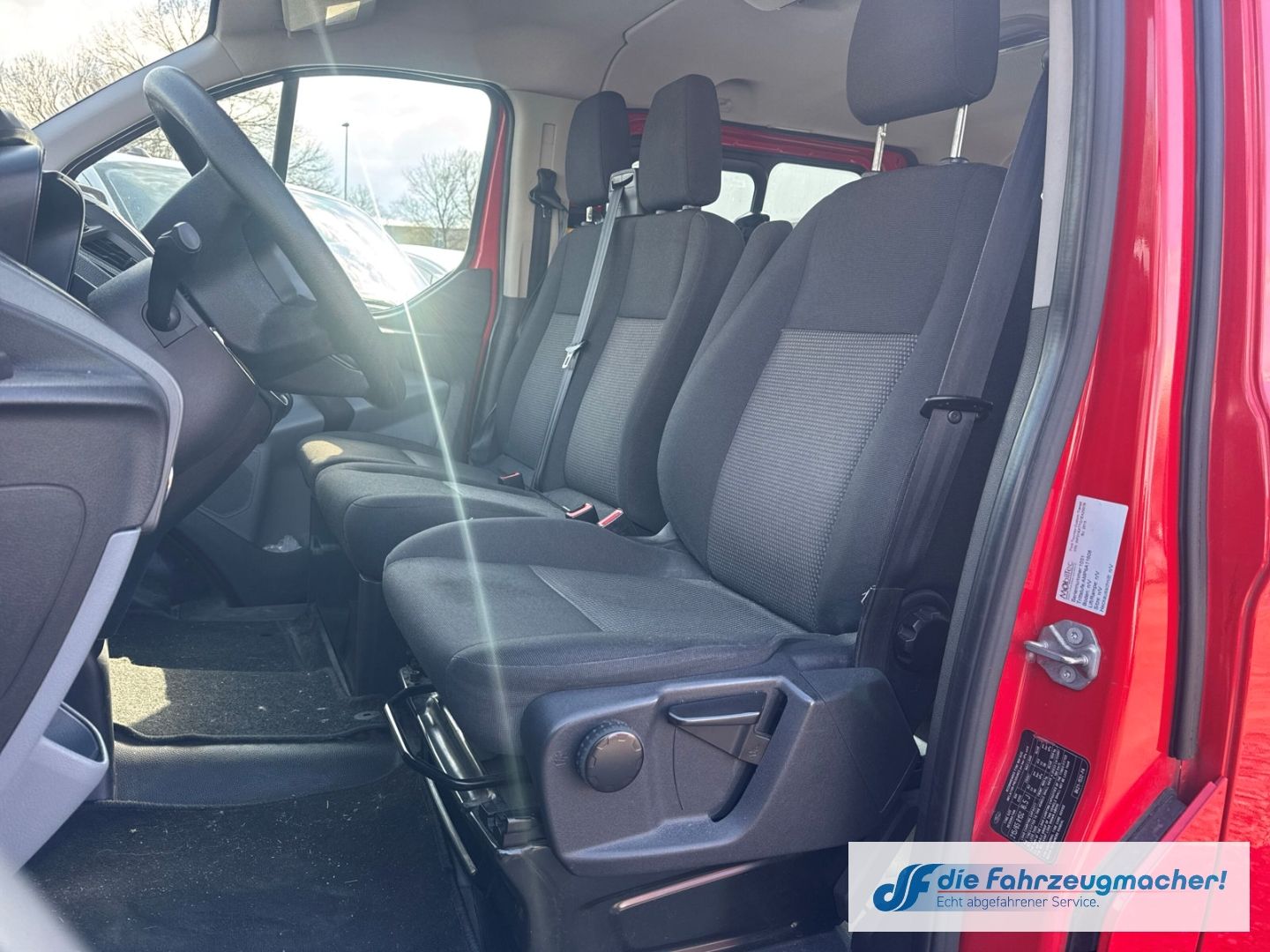 Fahrzeugabbildung Ford Transit Custom Kombi 300 L1 2.2 TDCi *2465