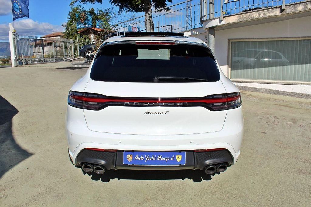PORSCHE Macan 2023