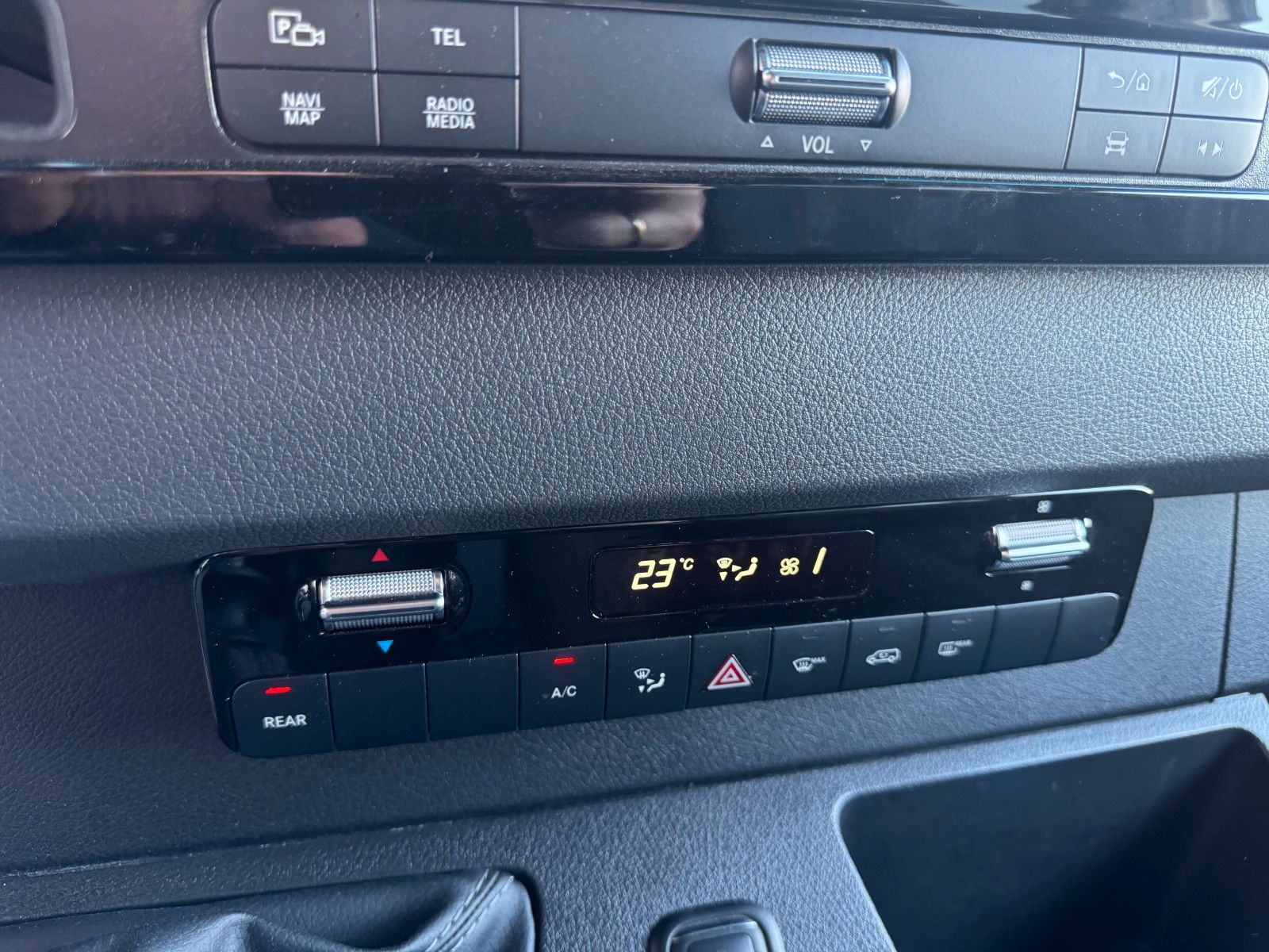 Fahrzeugabbildung Mercedes-Benz Sprinter 317 CDI Rollstuhl/Behinderten Lift