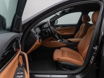 Fahrzeugabbildung BMW 520d xD Tour M Sport HI-FI M Sportfahrwerk