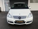 Mercedes-Benz A 160 Avantgarde BlueEfficiency*TÜVNEU*Rentnerf* - Mercedes-Benz A 160 in Essen