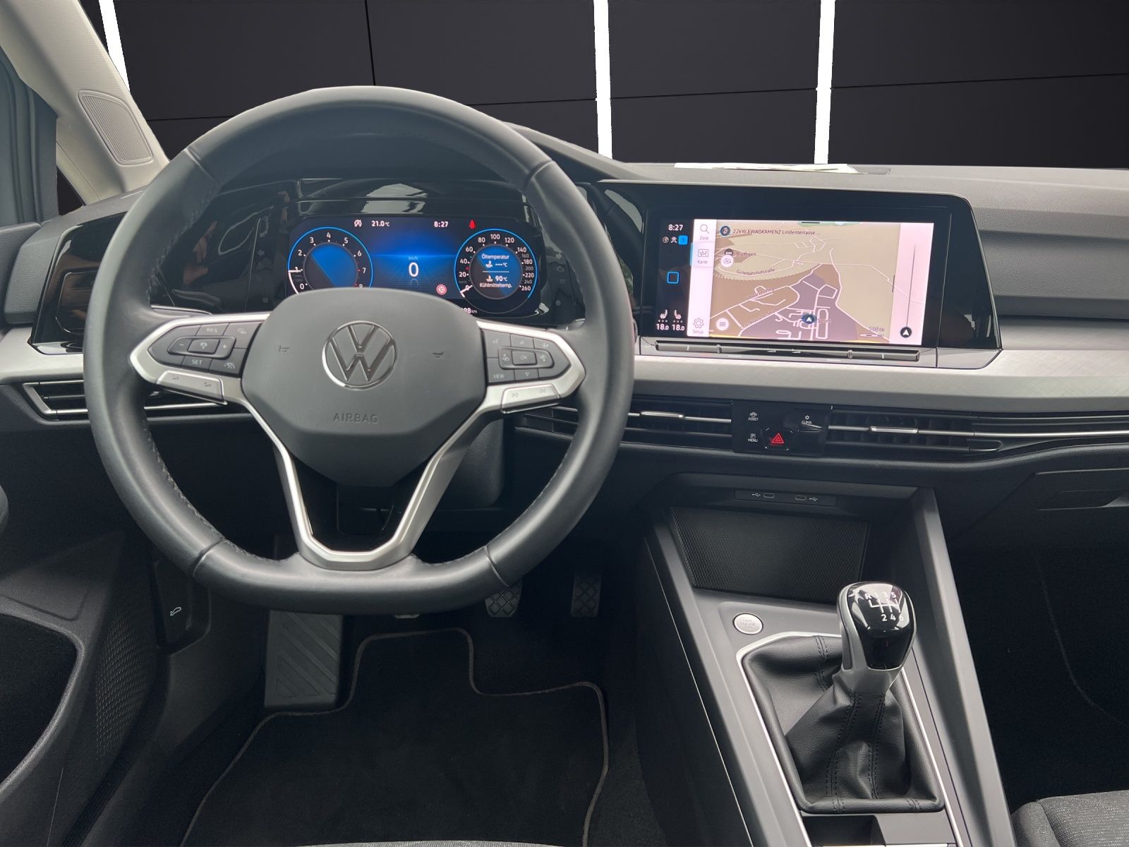Fahrzeugabbildung Volkswagen Golf VIII Variant TSI Life LED Navi AID ACC PDC