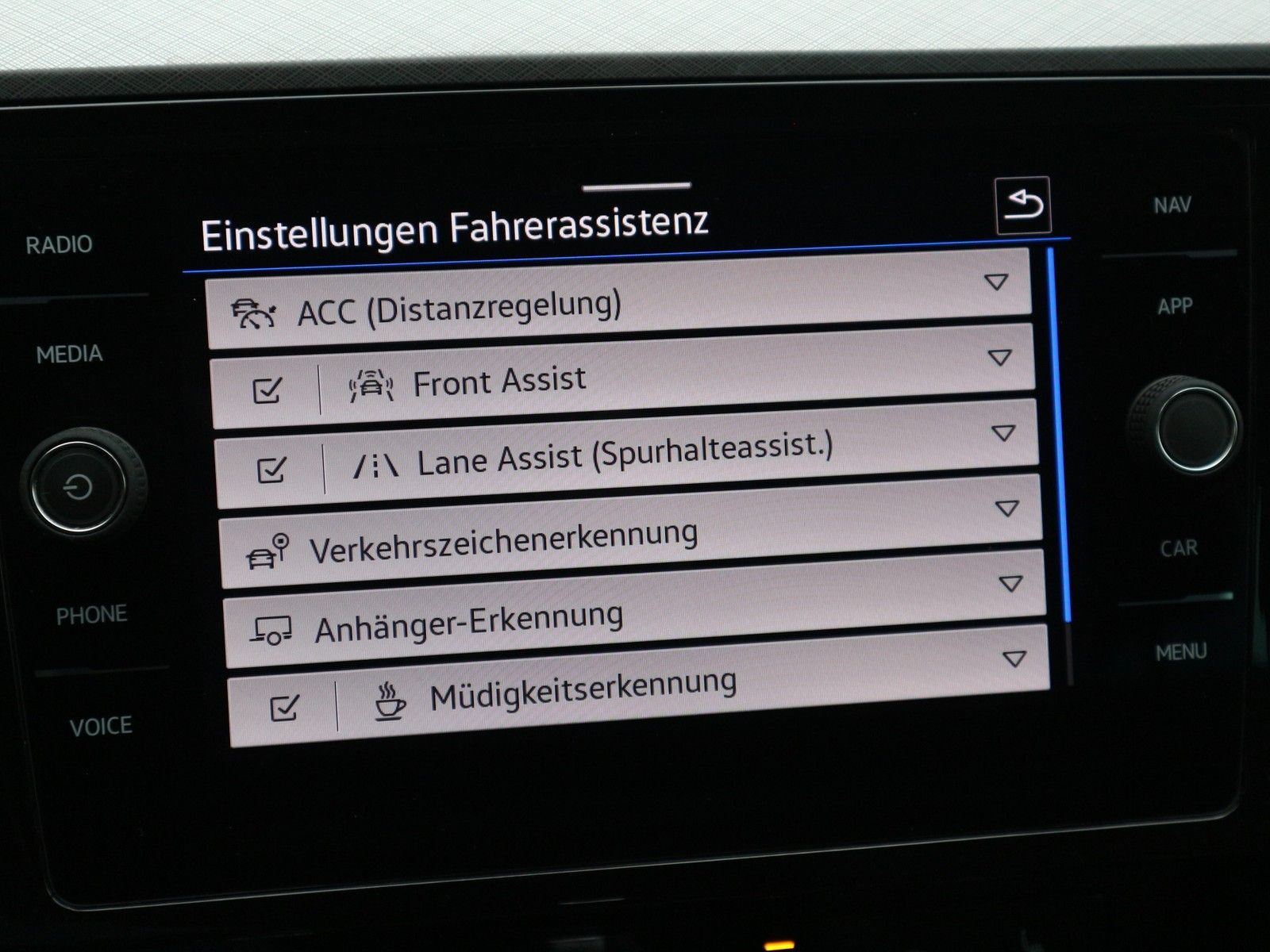 Volkswagen Passat - Bild 17