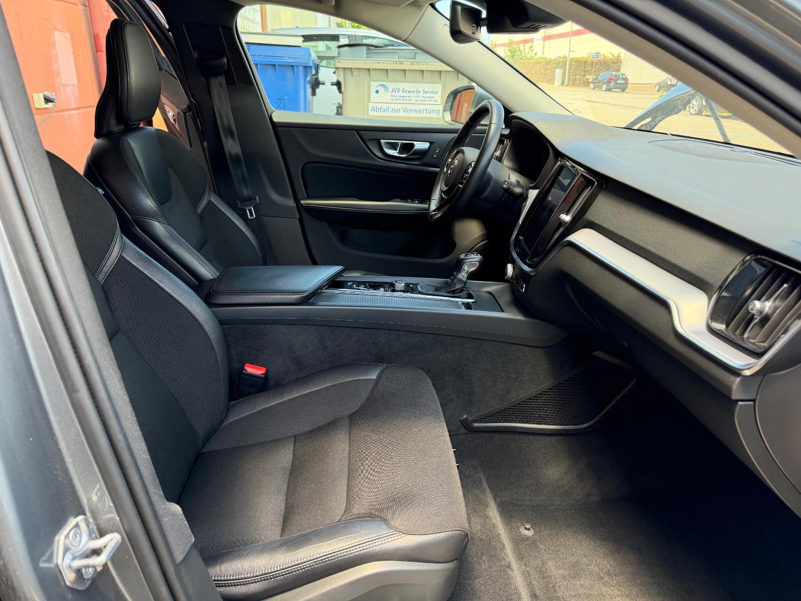 Volvo V60 D4 Momentum Pro Aut. F-LED+NAVI+SHZ+BLIS+CAM