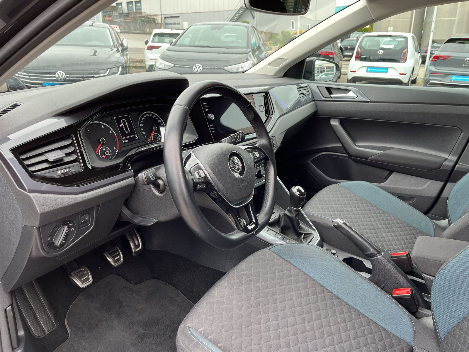 Fahrzeugabbildung Volkswagen Polo 1.0 MPI IQ.Drive CLIMATRONIC SHZ
