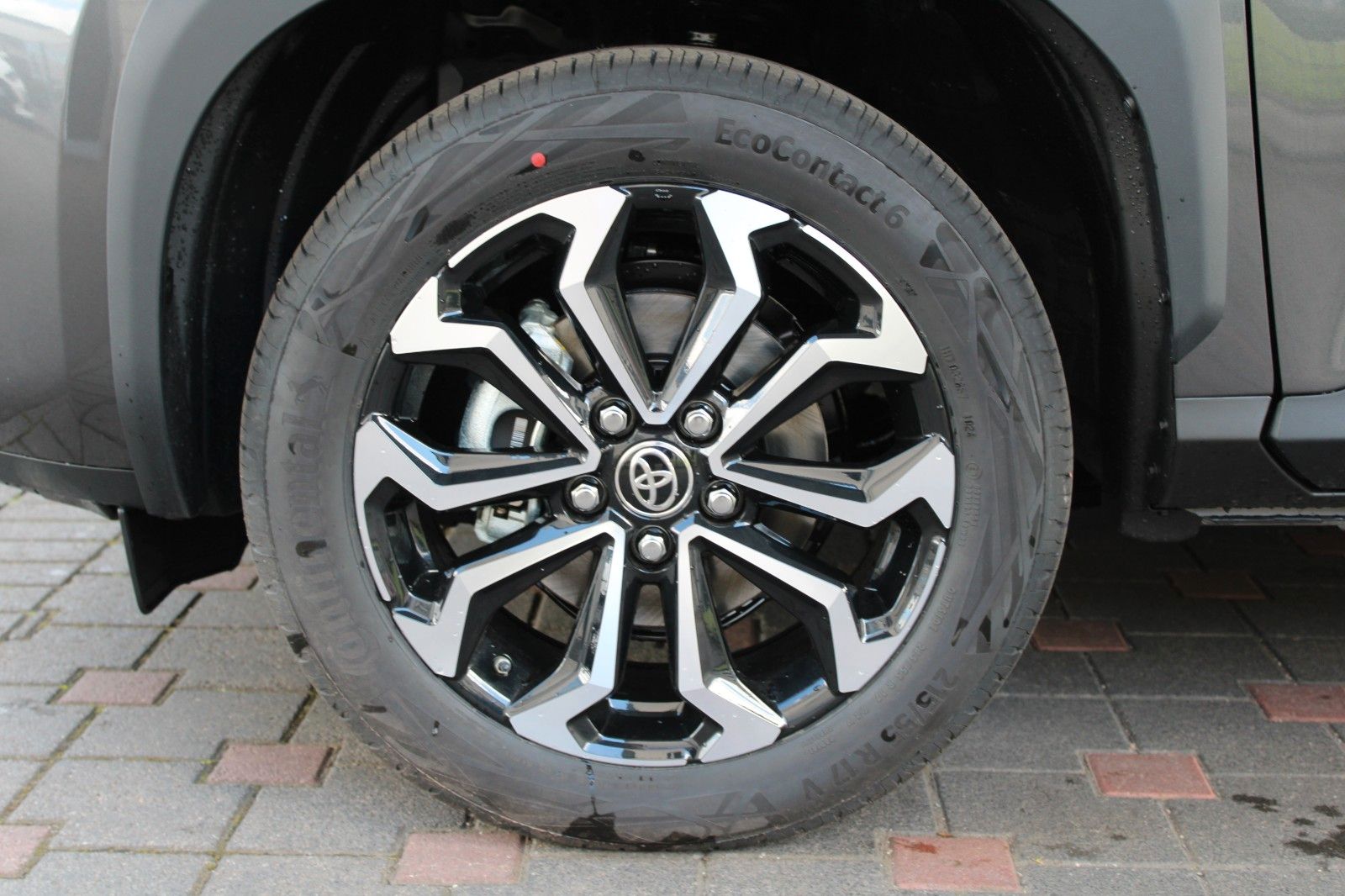 Fahrzeugabbildung Toyota Yaris Cross Hybrid Teamplayer + Winter-/Safety-P