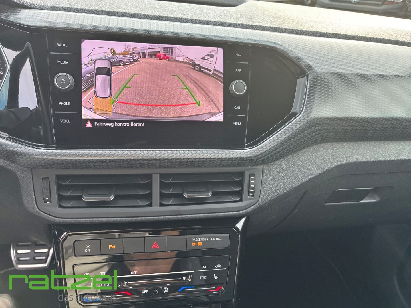 Fahrzeugabbildung Volkswagen T-Cross R-Line 1.5 TSI DSG Navi Kamera LED ACC L