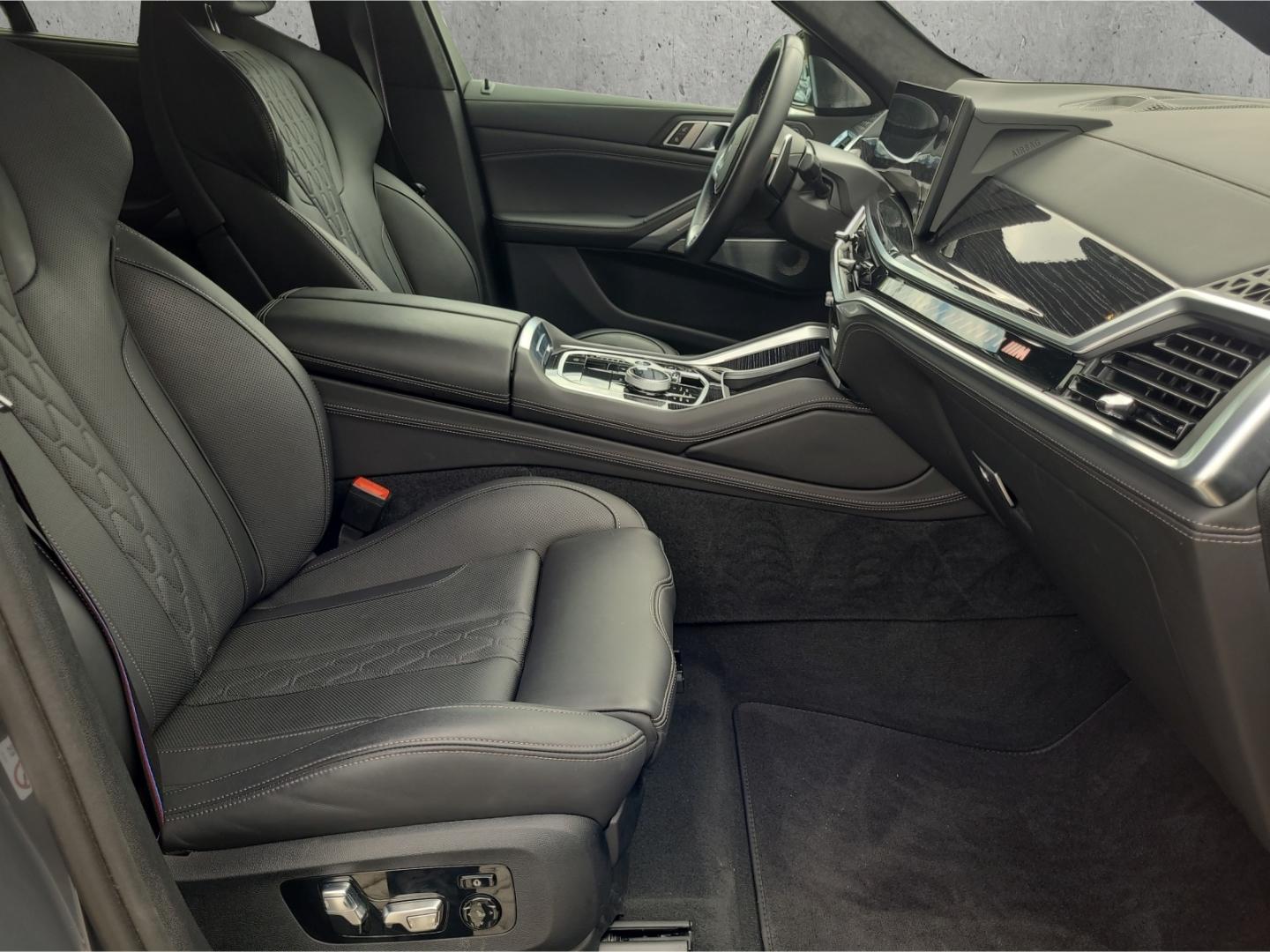 BMW X6 M60 xDrive Sportpaket HUD AD StandHZG AHK-kla