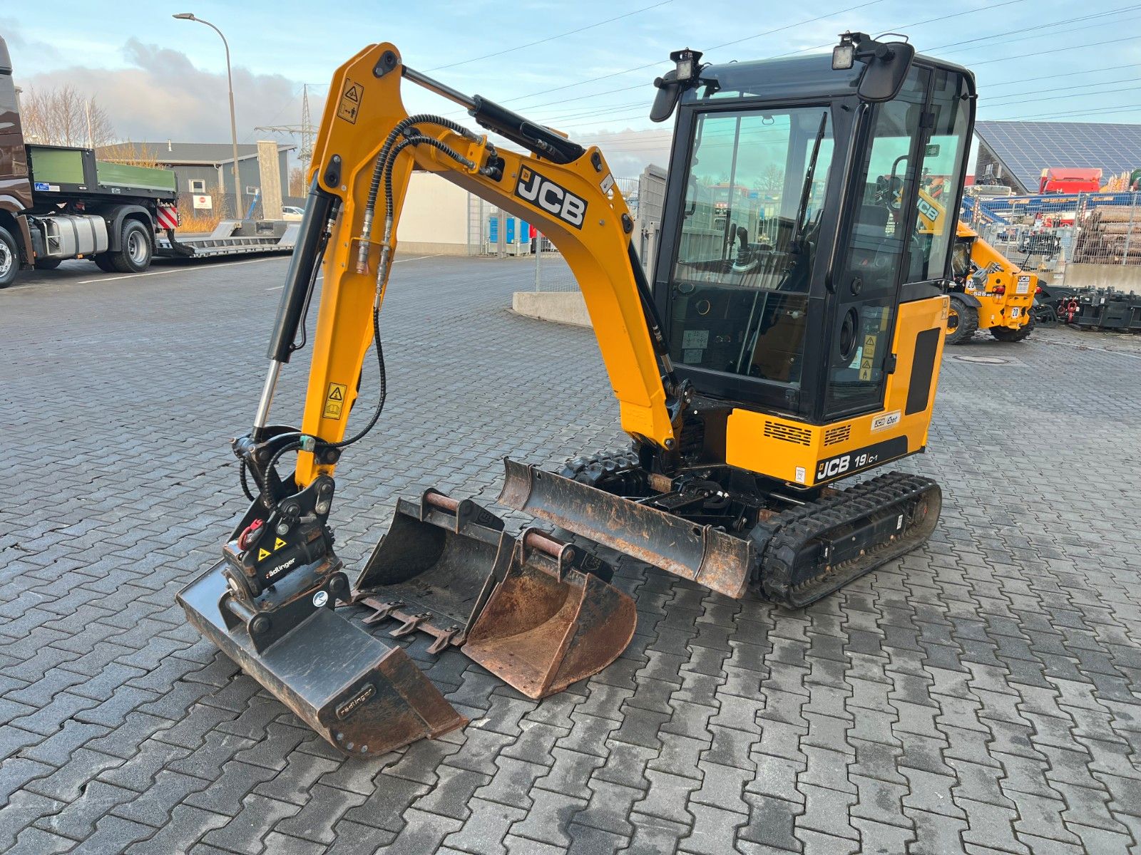 Fahrzeugabbildung JCB 19C-1 / nur 504h! / Powertilt / 2022