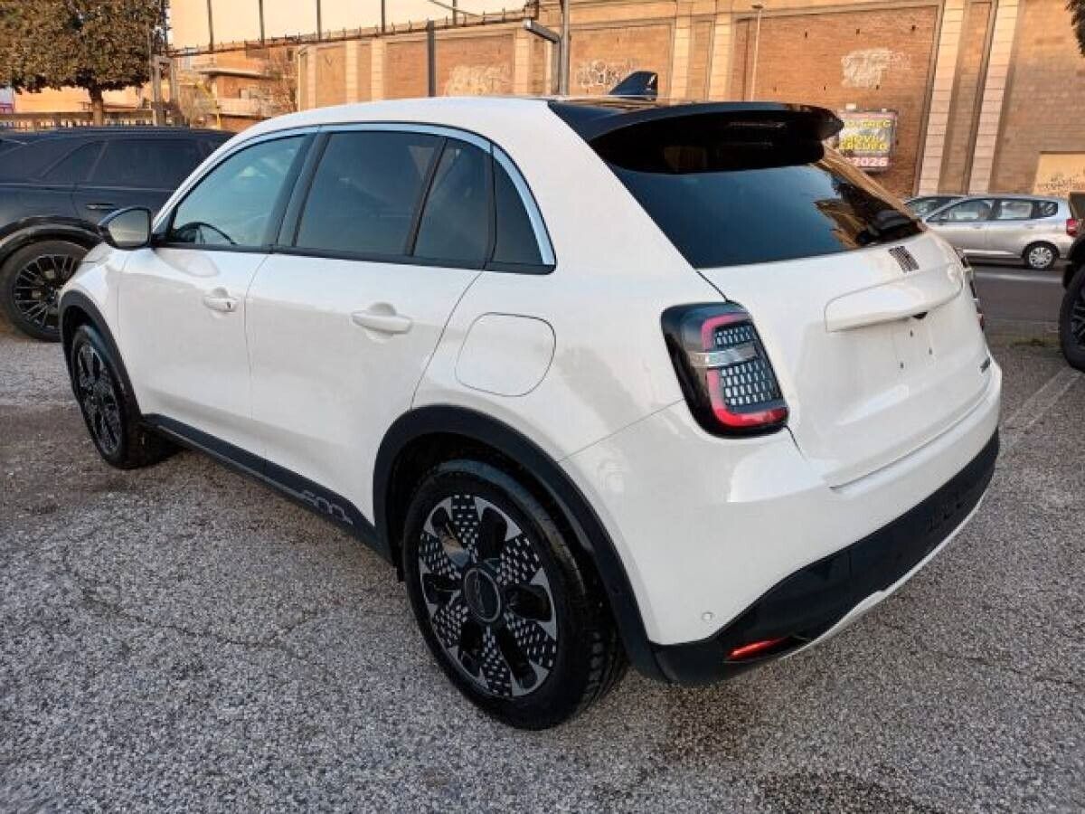 Fiat 600 Hybrid 110 CV DCT MHEV La Prima imagem 3
