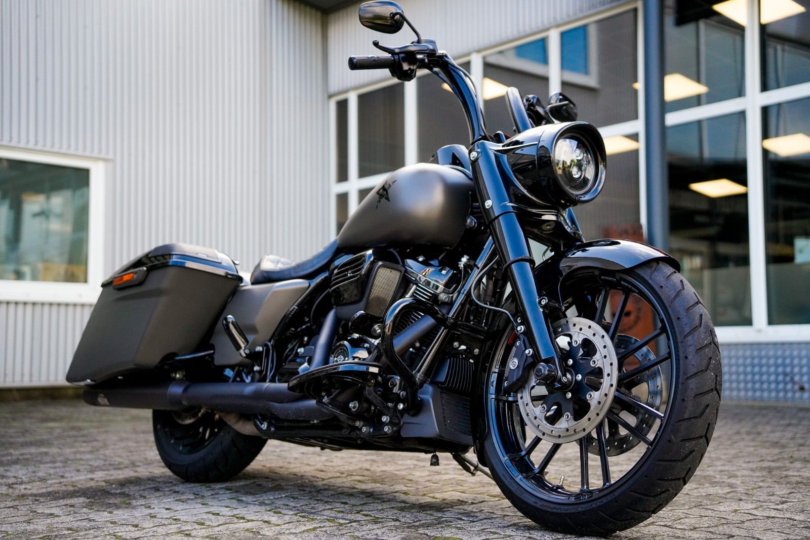 Fahrzeugabbildung Harley-Davidson FLHRXS ROAD KING SPECIAL 107 CUI - JEKILL&HYDE -