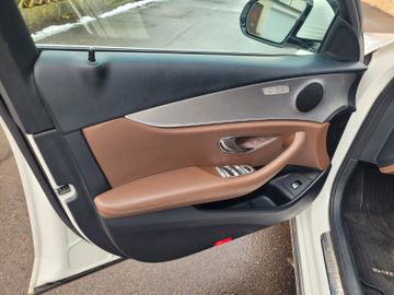 Mercedes E 220 - 12