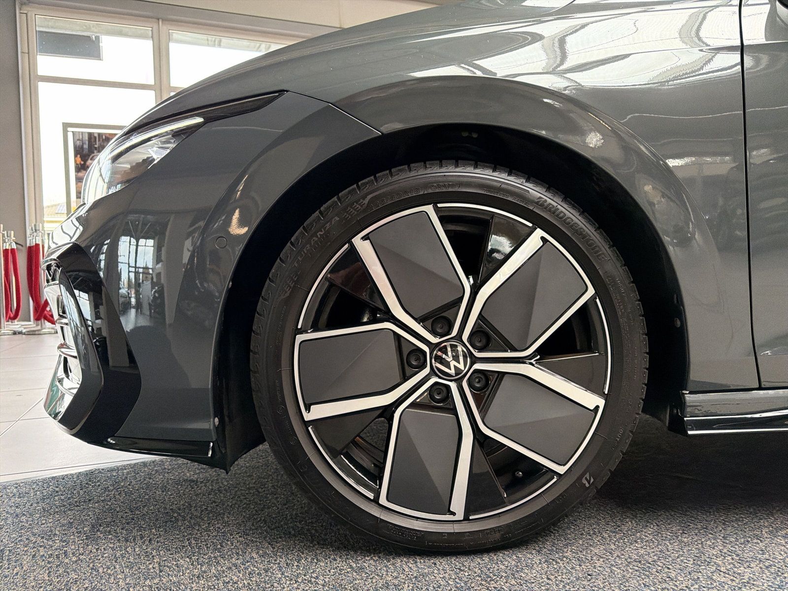 Golf Variant R-Line eTSi DSG PANO AZV Navi