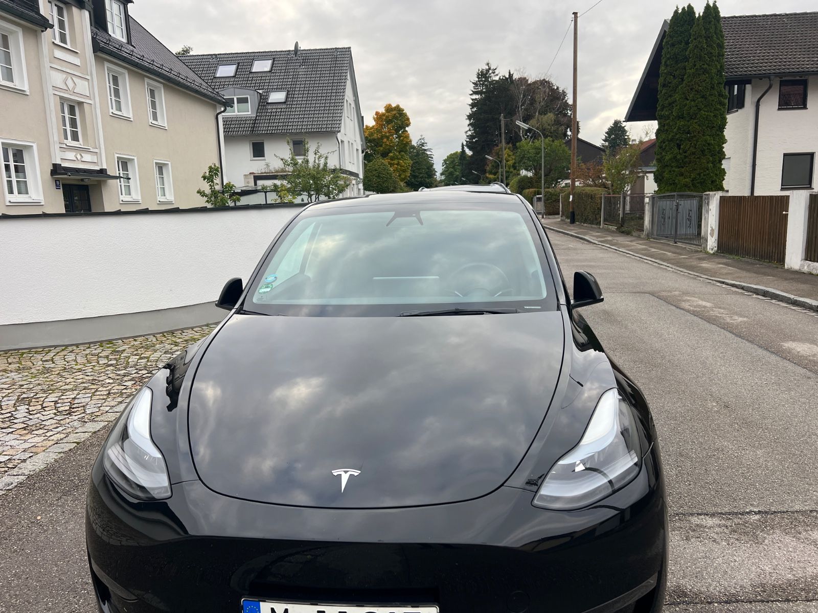 Fahrzeugabbildung Tesla Model Y Long Range Dual Motor Graphit versiegelt