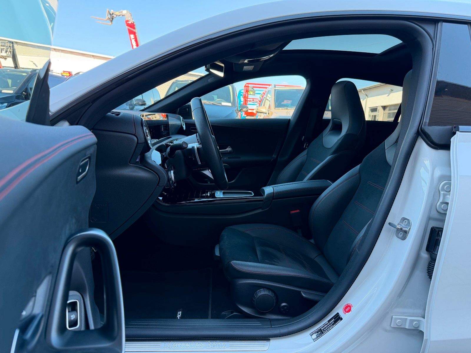 Fahrzeugabbildung Mercedes-Benz CLA 220d SB AMG+Pano+Distr+AHK+Night+Ambiente