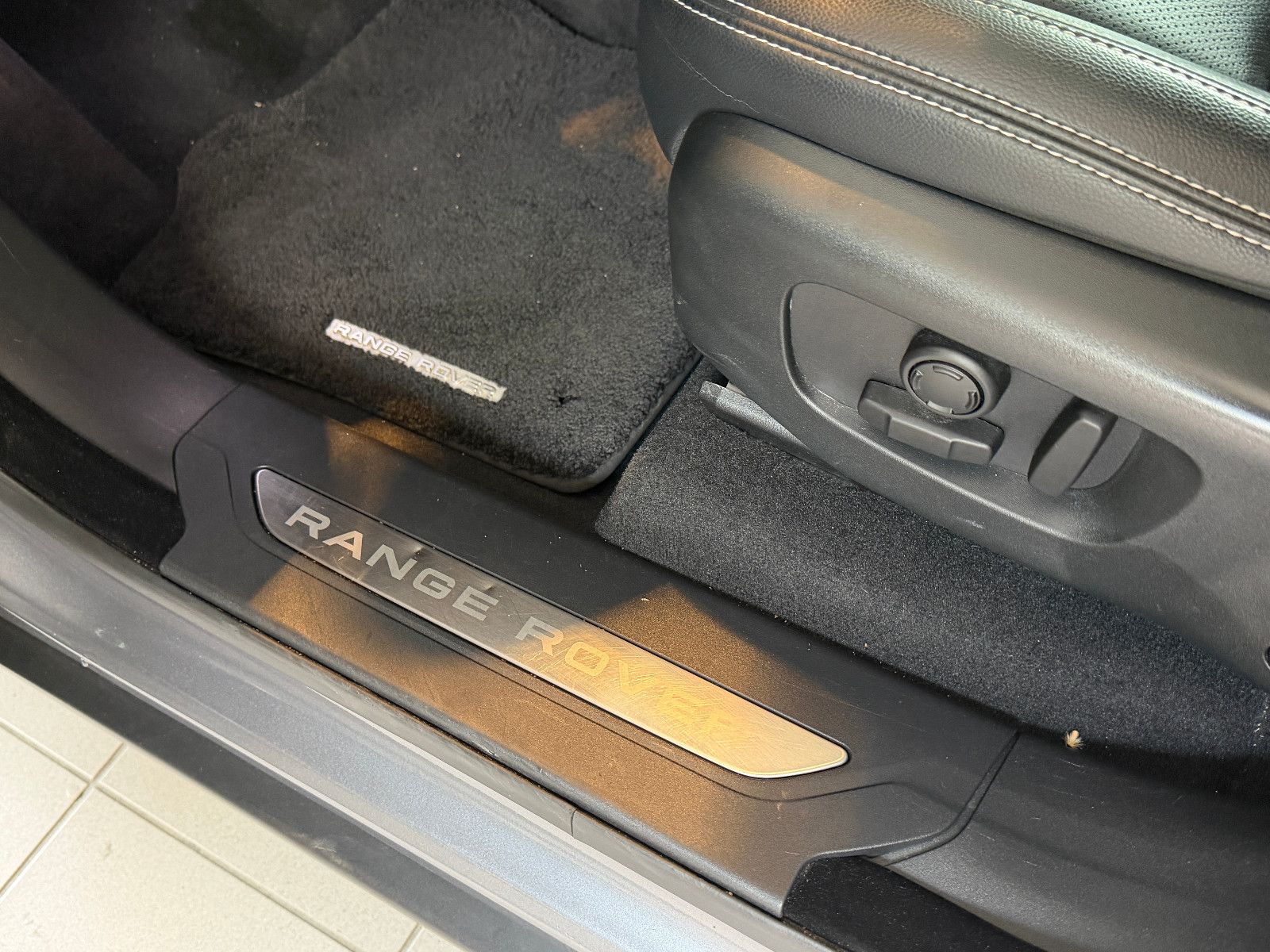 Fahrzeugabbildung Land Rover Range Rover Velar/360*KAM/LED/APPLE/LEDER/