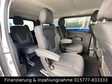 Mercedes V 220 - 3