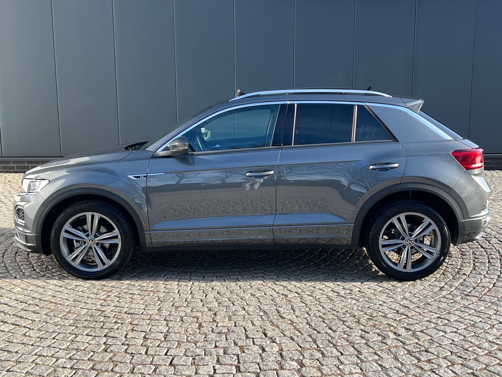 Fahrzeugabbildung Volkswagen T-Roc Sport 1.5 TSI DSG R-Line *AHK, Panoramadac