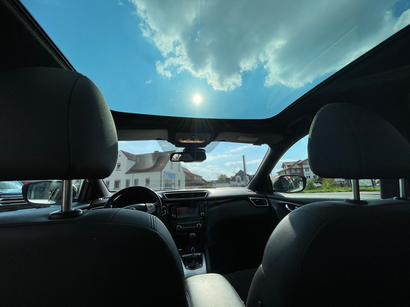 Fahrzeugabbildung Nissan Qashqai 1.2 DiG-T Tekna Autom. Pano/Allwetter