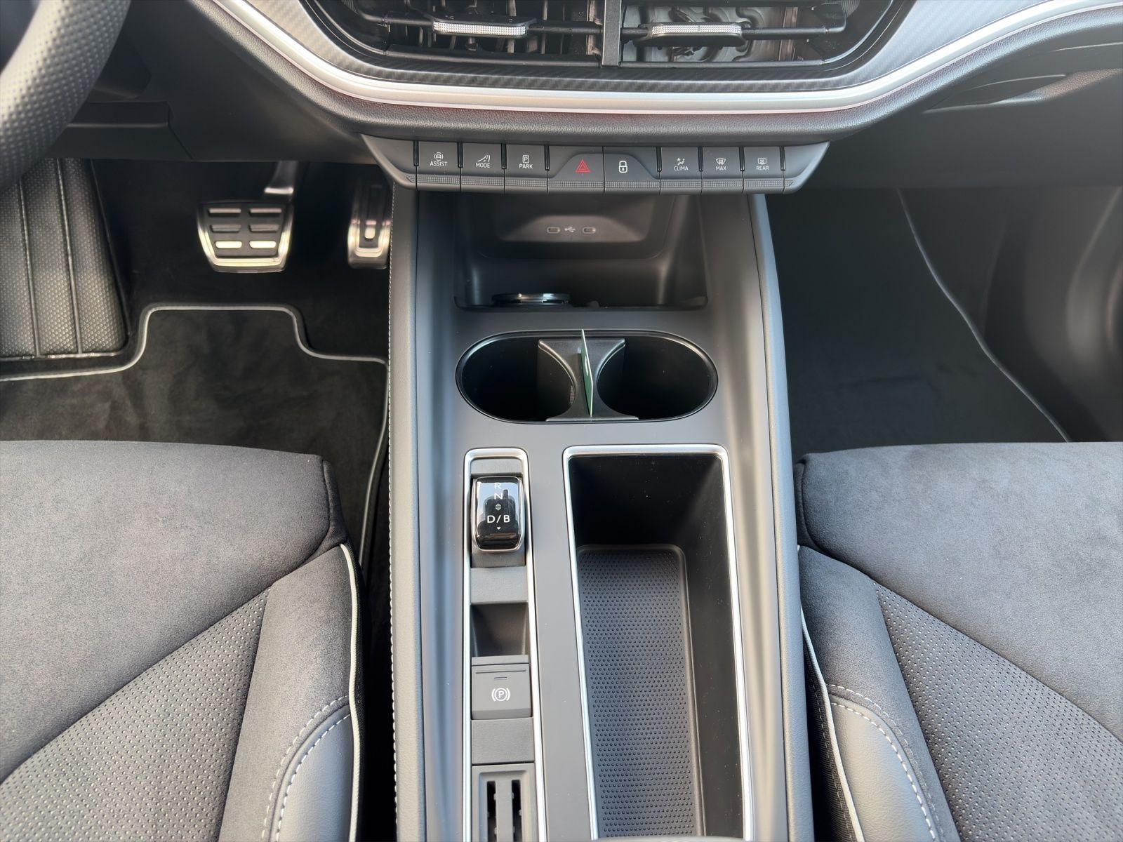 Fahrzeugabbildung SKODA Elroq Sportline 60 MATRIX AHK ACC