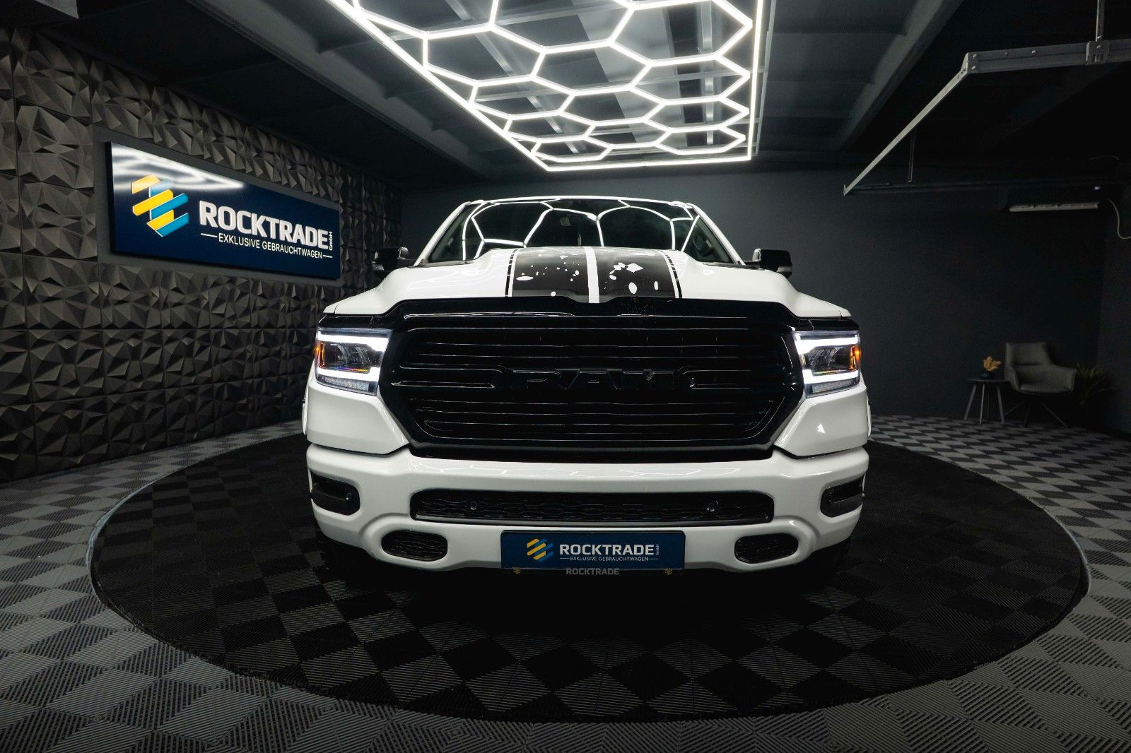 Fahrzeugabbildung Dodge RAM 5.7 V8 HEMI 4x4 OFFROAD Night-Paket *GEN 5*