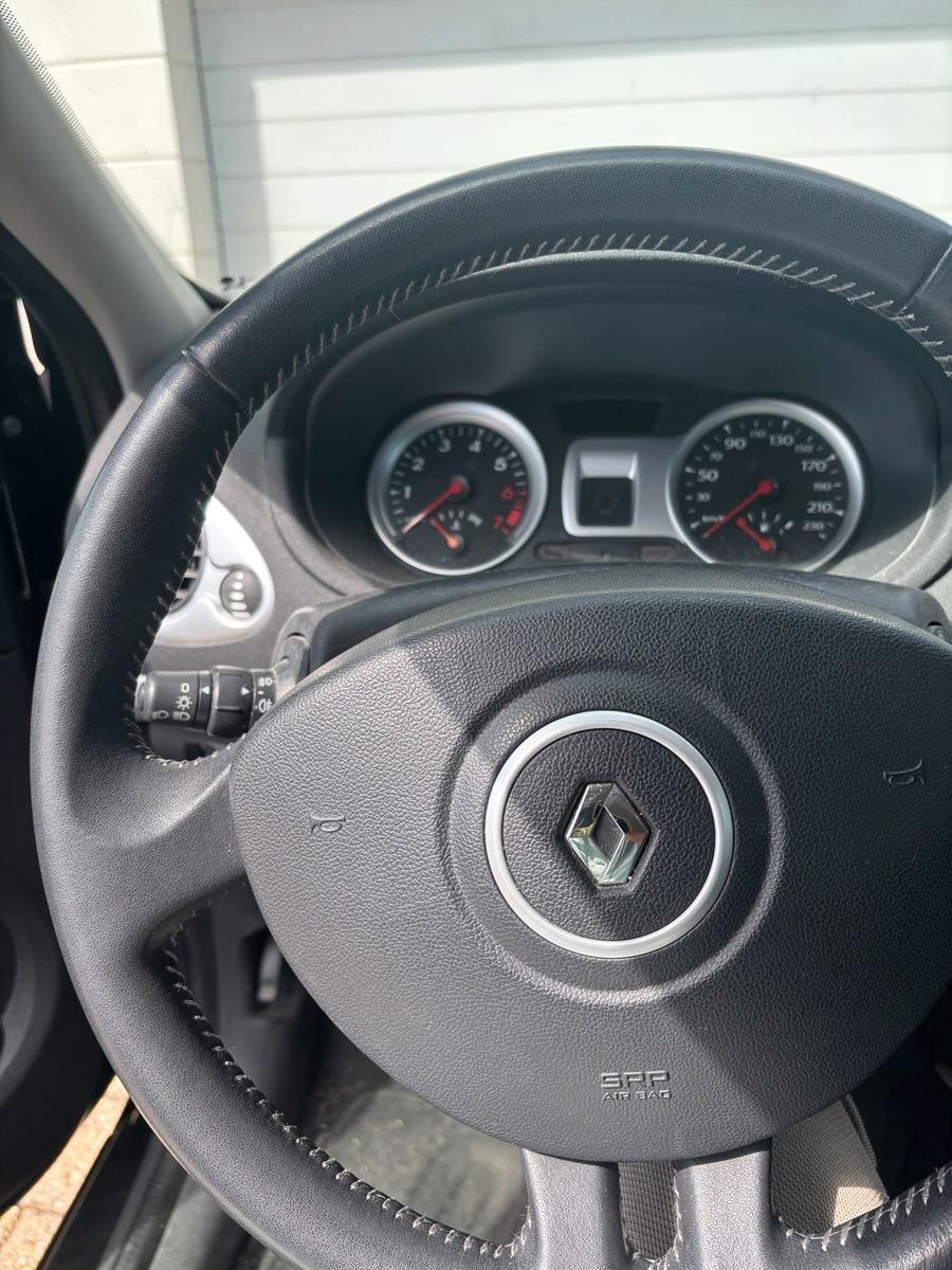 Renault Clio 2012 — interior