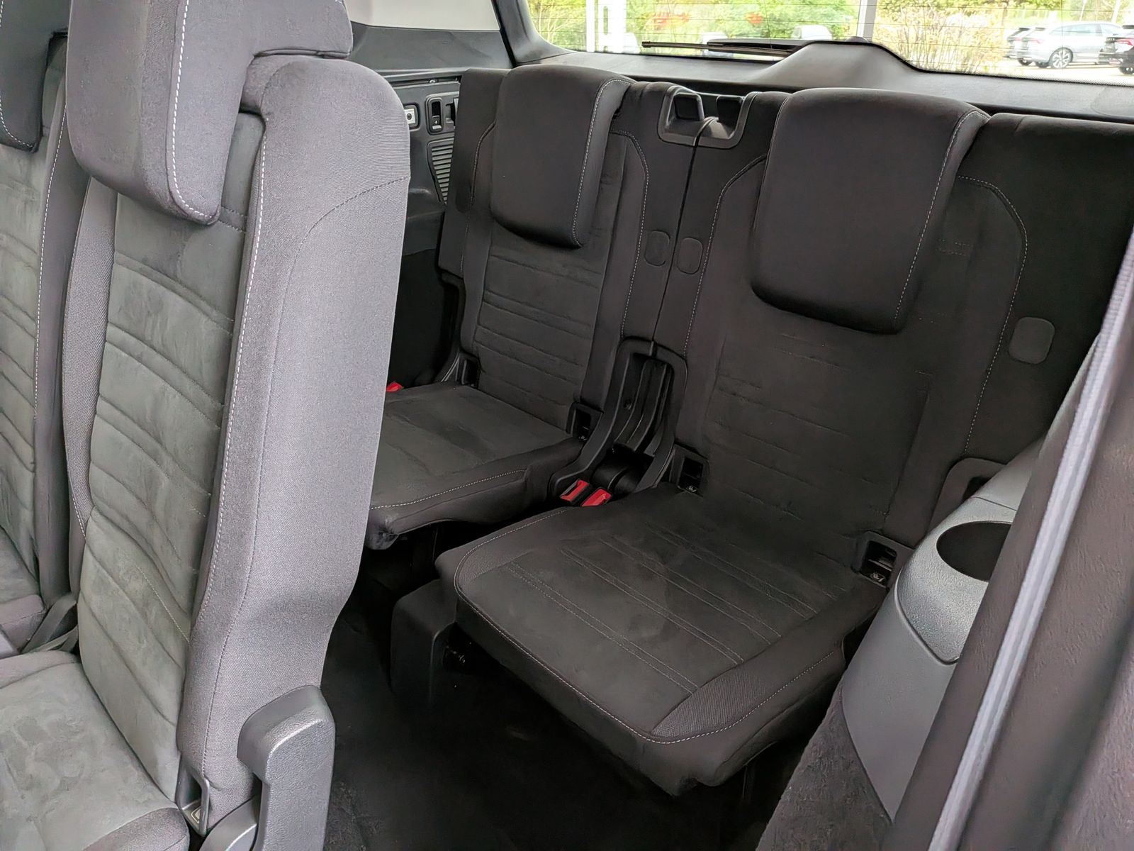Fahrzeugabbildung Volkswagen Touran 2.0 DSG R-Line High Pano 7-Si IQ AHK VOLL