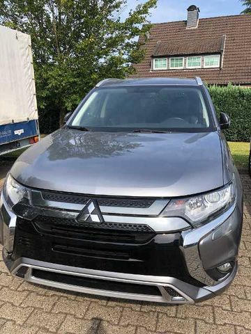 Mitsubishi Outlander PHEV BASIS Spirit mit Schäden