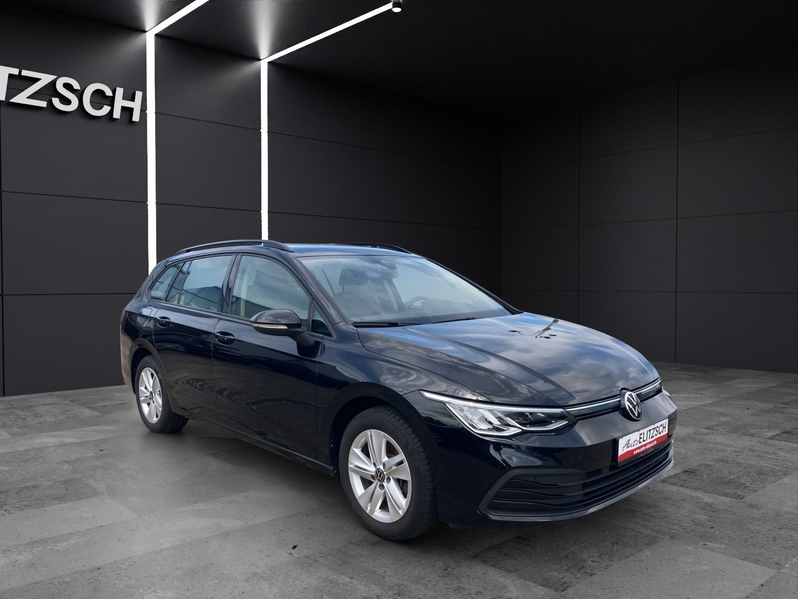 Fahrzeugabbildung Volkswagen Golf VIII Variant TDI Life LED Navi ACC AHK SHZ