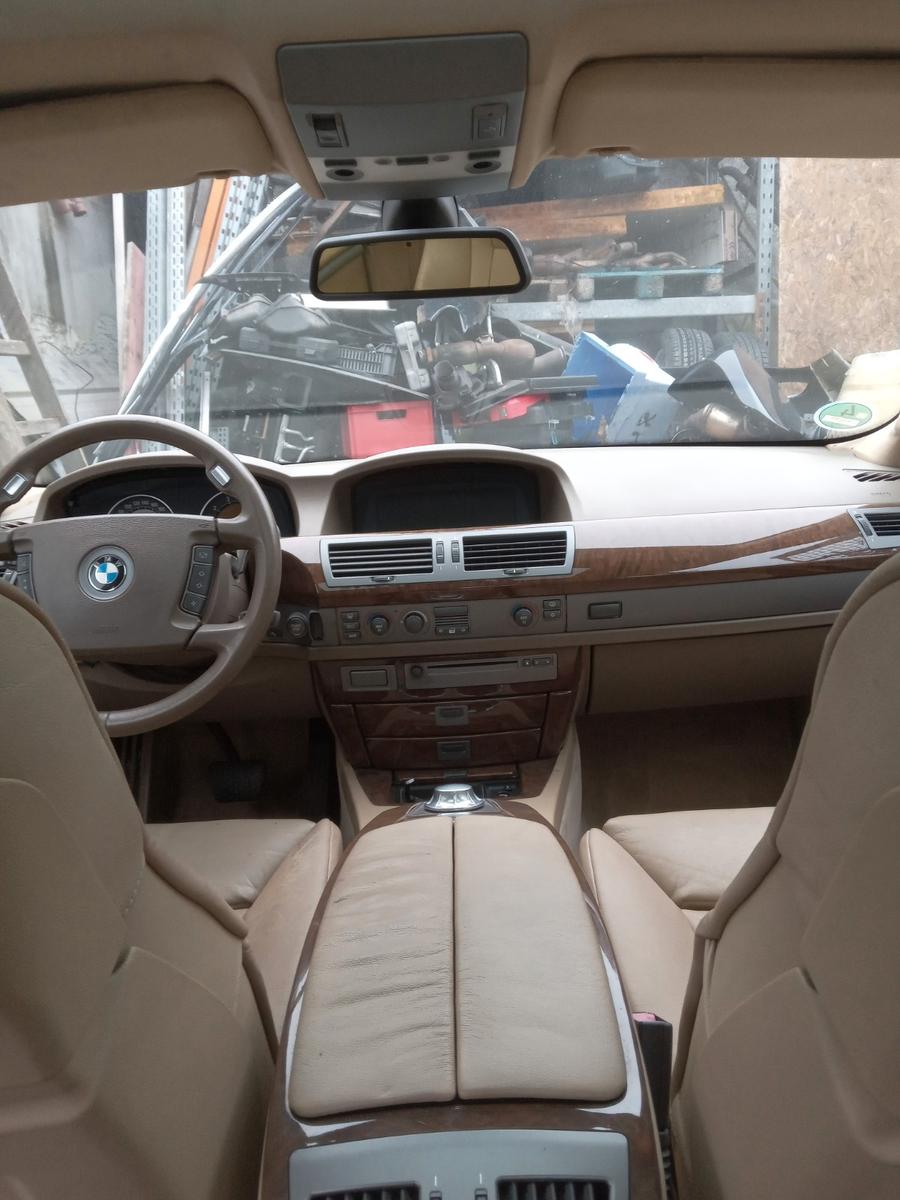 BMW 735i A -