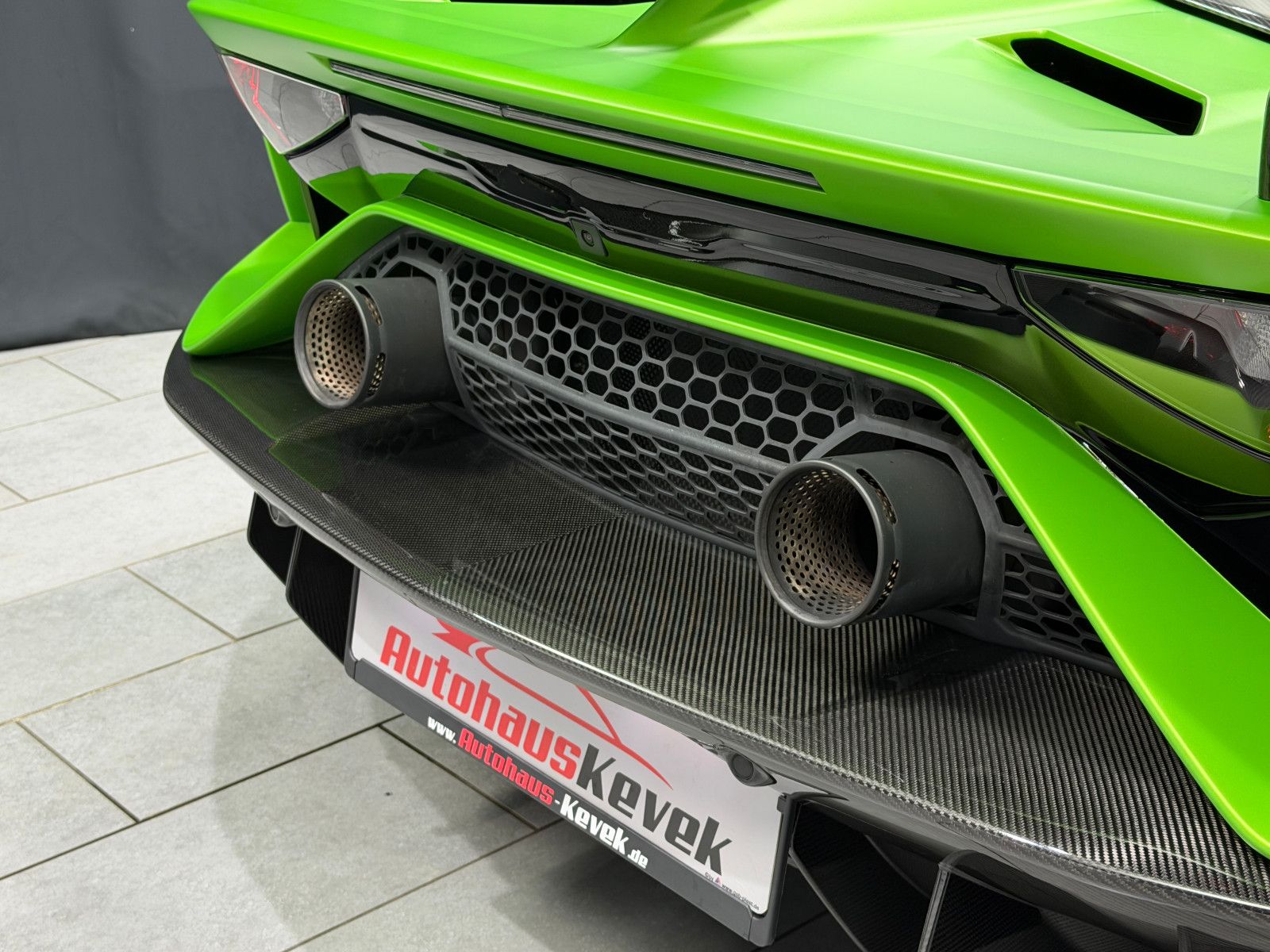 Fahrzeugabbildung Lamborghini Aventador SVJ | FULL CARBON|LIFT|SENSONUM|PPF|