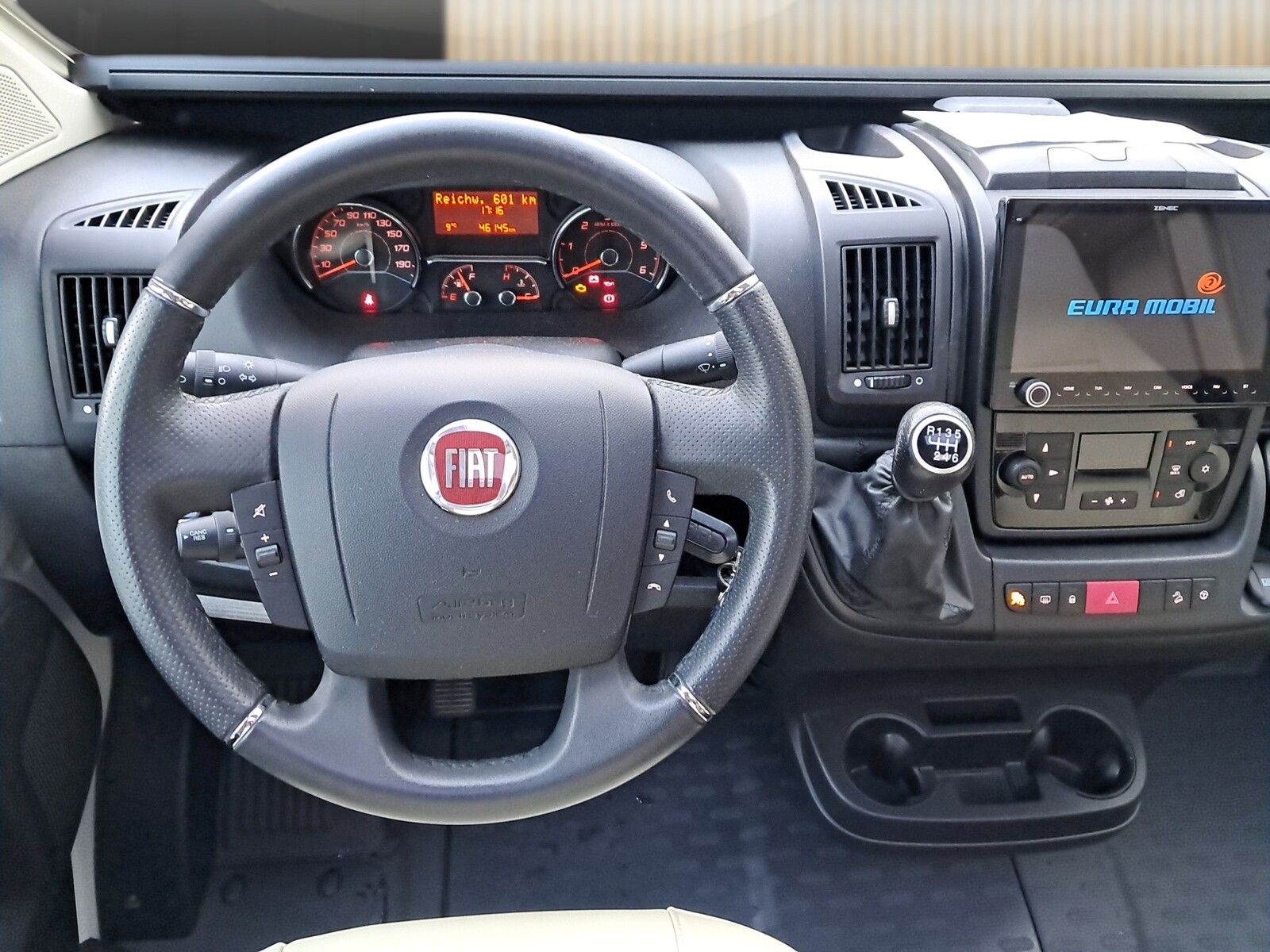 Fahrzeugabbildung Eura Mobil Profila T 720 QB Markise,Solar,Radio,Ahk,RFK