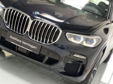 Fahrzeugabbildung BMW X5 xD30d M Sport Laser HUD Kamera Panorama H/K