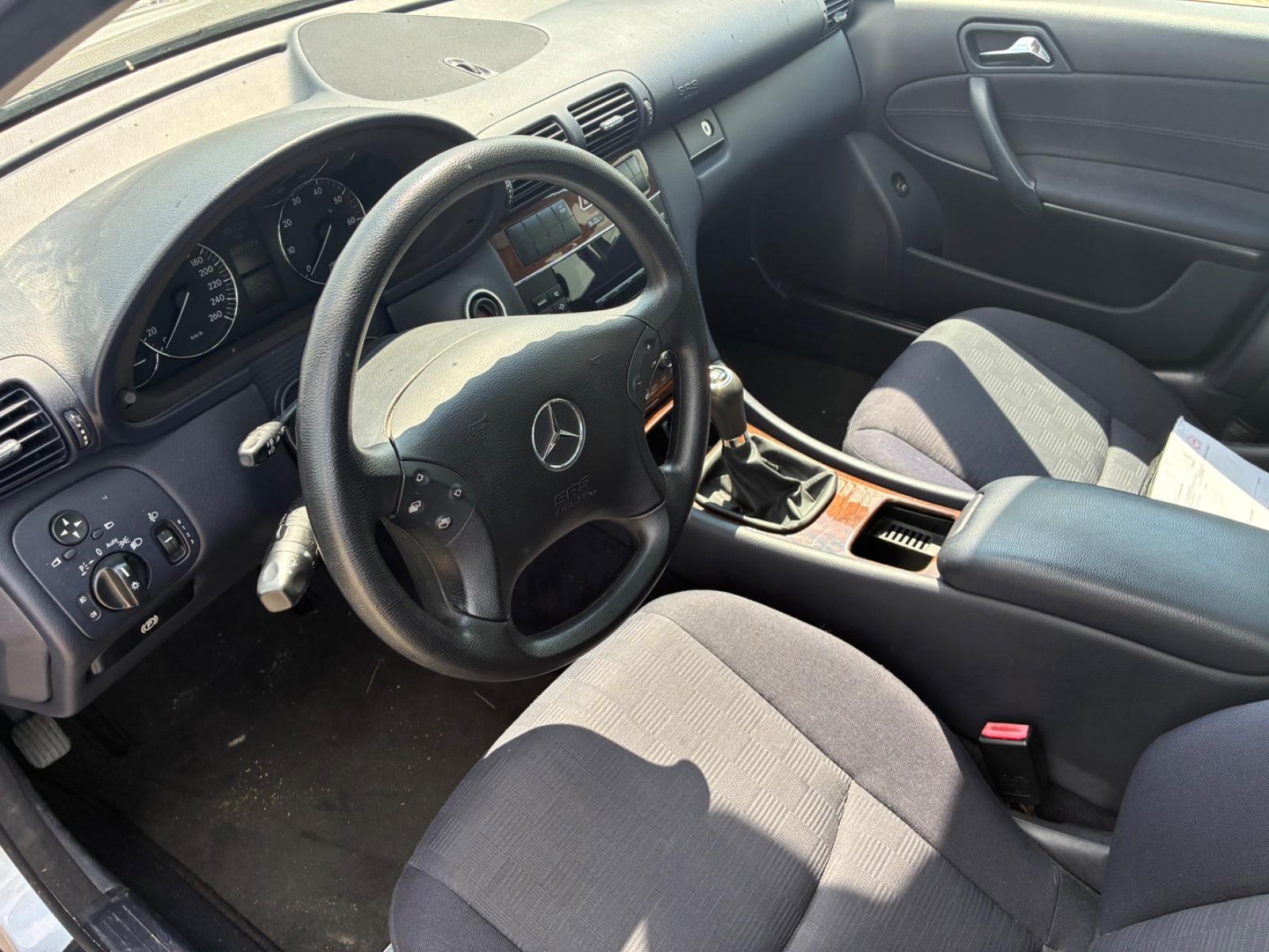 Mercedes-Benz C180 2005 — photo 9