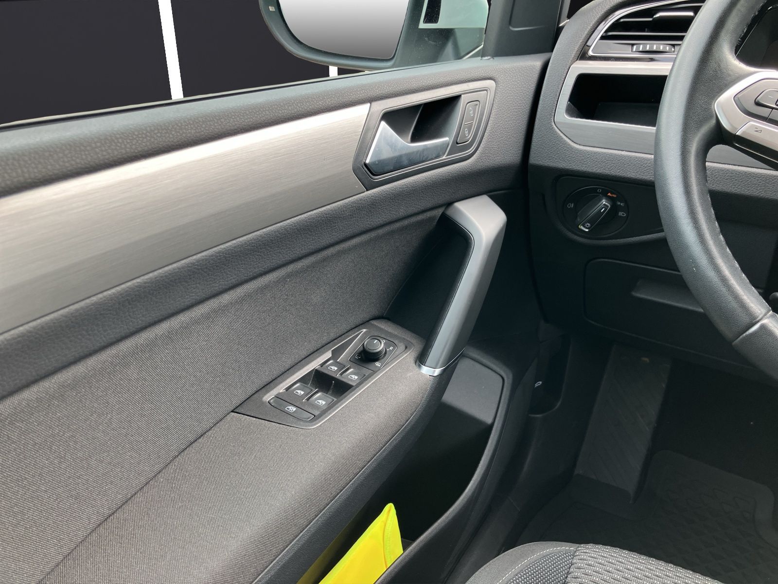 Fahrzeugabbildung Volkswagen Touran TSI Comfortline DSG LED Navi ACC PDC SH