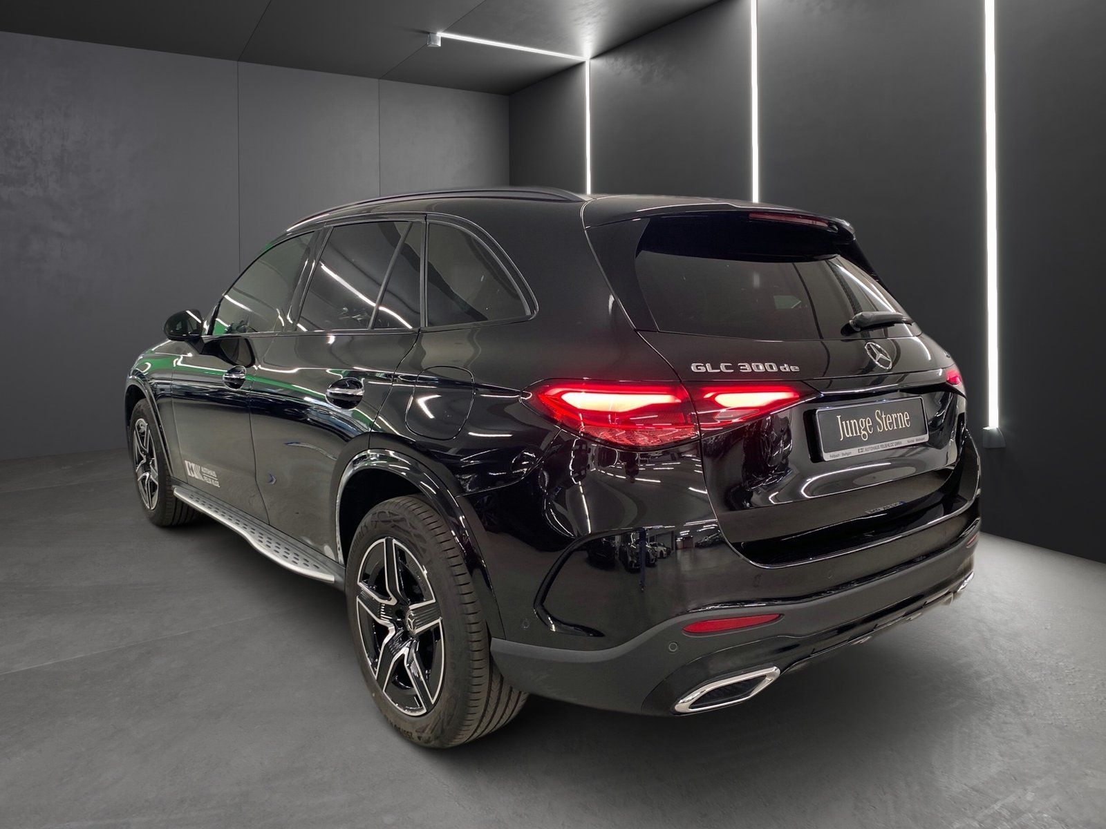 Fahrzeugabbildung Mercedes-Benz GLC 300 de 4M AMG*AHK*360*Distronic*Burmest*Pano