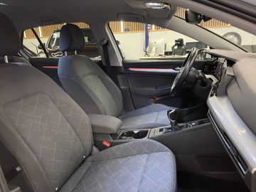 Volkswagen Golf VIII Lim. Life *LED*NAVI*PDC*AMBIENTE*CAR2X