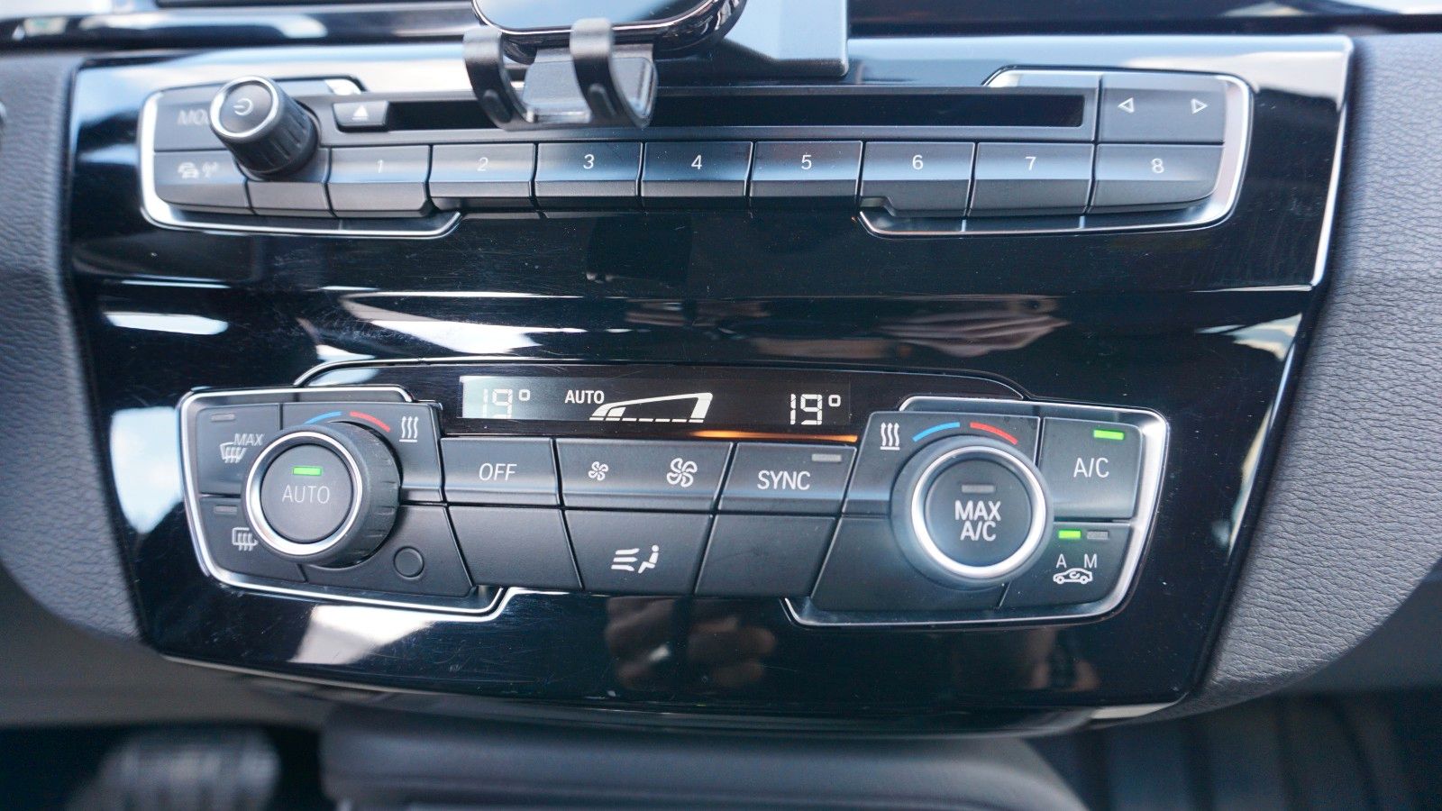 Fahrzeugabbildung BMW X1 xDrive 20i Advantage,PDC,Automatik,Scheckheft