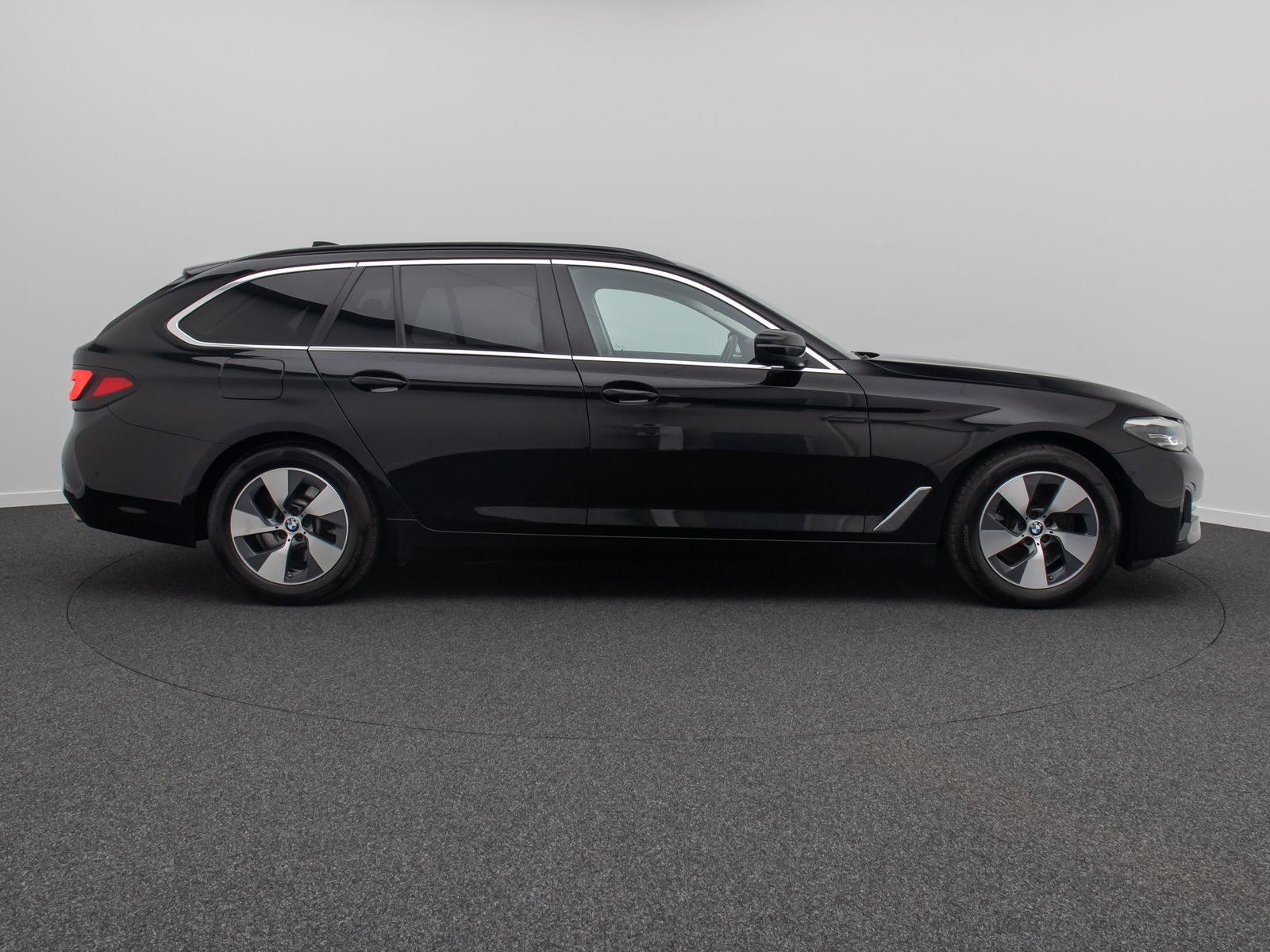 Fahrzeugabbildung BMW 520d xD Kamera HUD DAB Alarm Sport Fernlichtassi