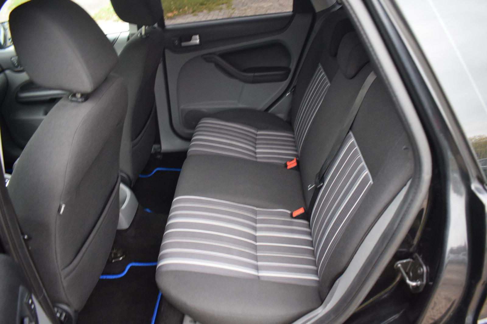 Ford Focus 2009 — photo 12